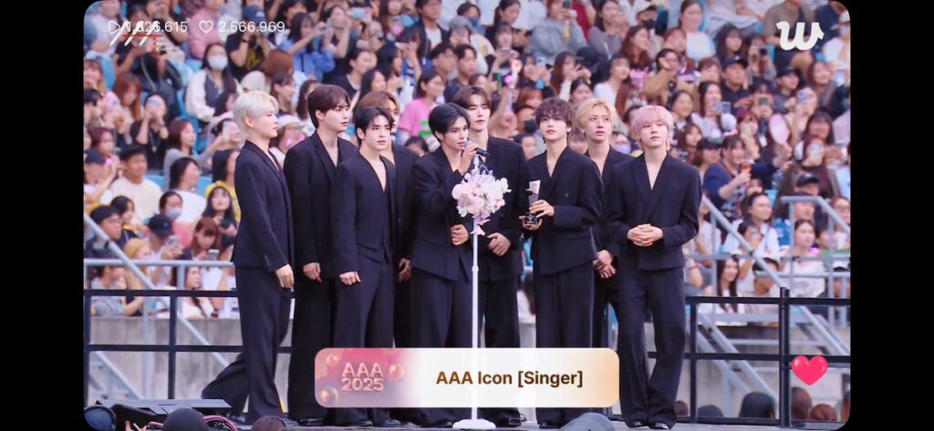 Icon Award (Singer): CRAVITY